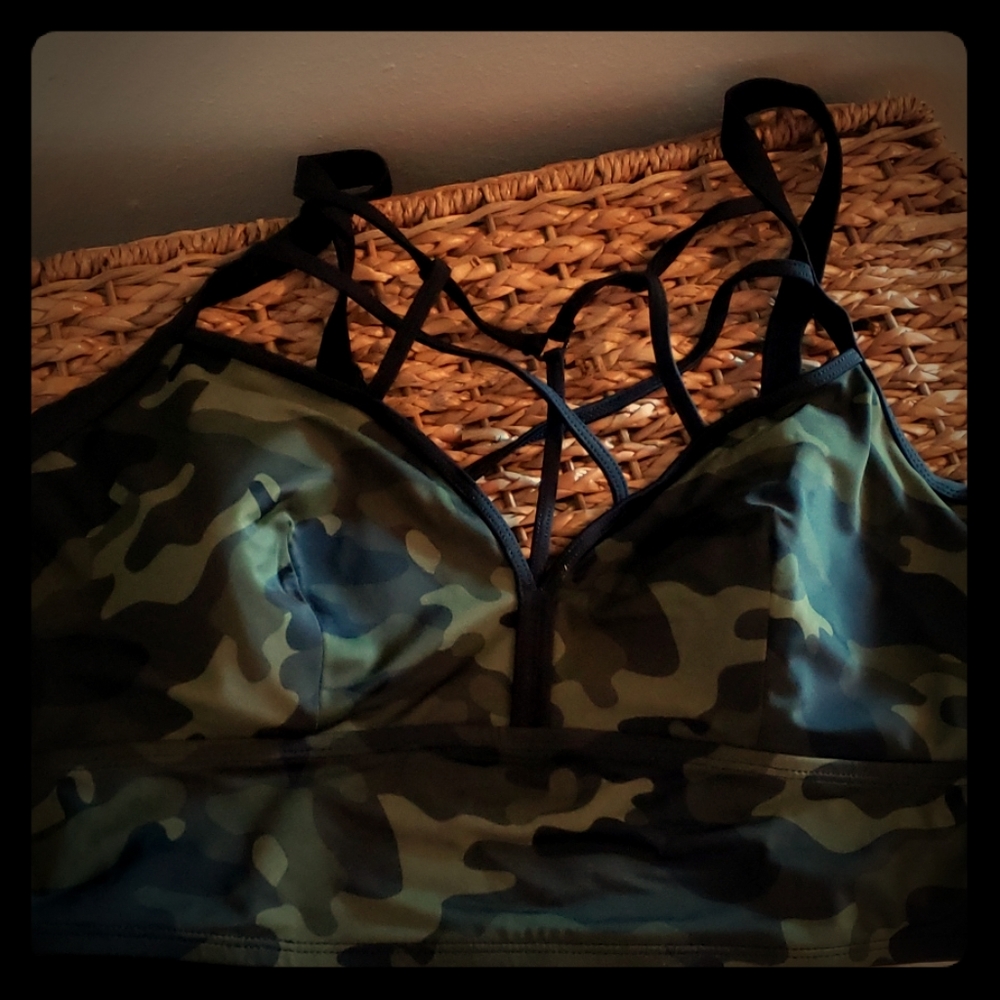 Torrid camo swim suit top NWOT